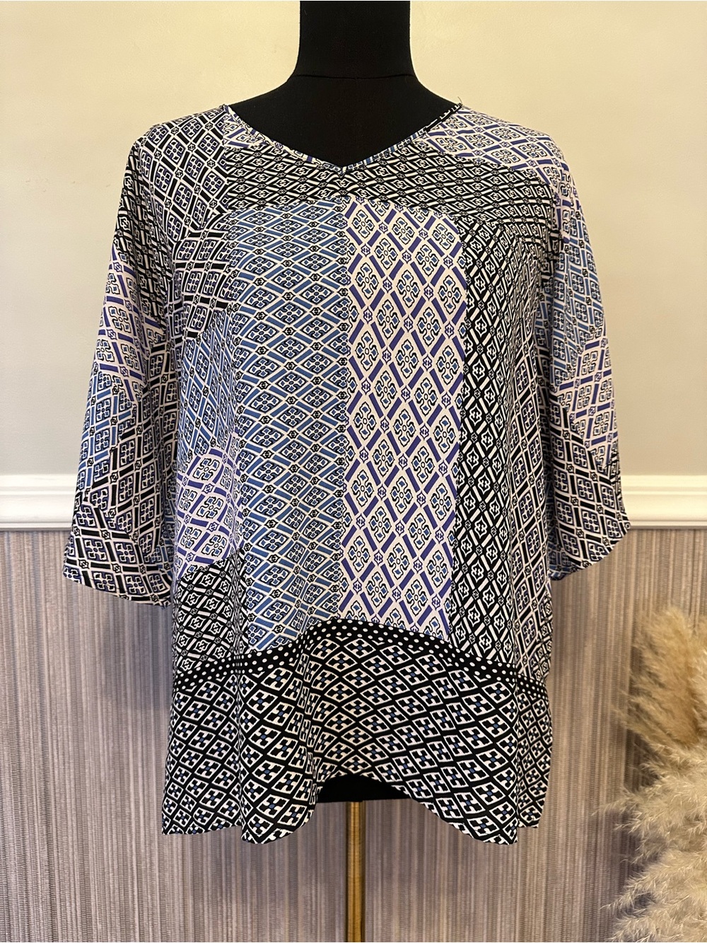 Chico’s‎ Size 1 Blue Black Patchwork Geometric Print Tunic Blouse Relaxed Fit